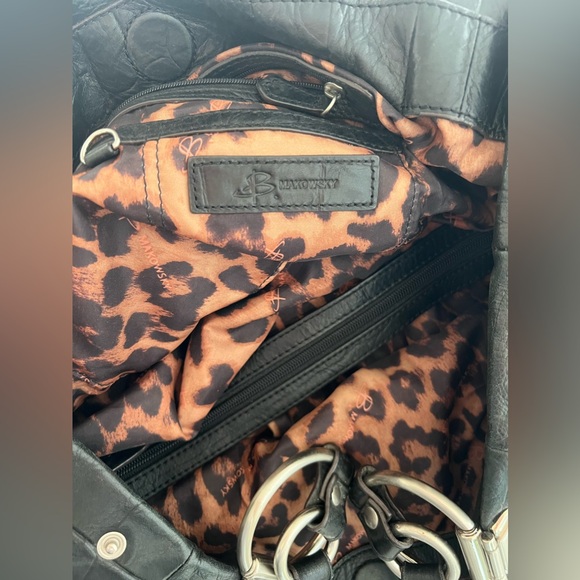 B. Makowski Large Leather Shoulder Bag - Picture 6 of 6